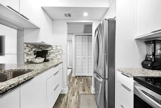 $1,890 | 777 South Federal Highway, Unit RP405, Pompano Beach, FL 33062