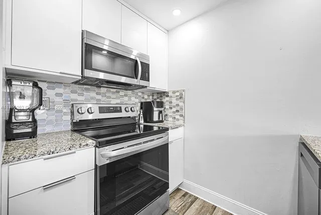 $1,890 | 777 South Federal Highway, Unit RP405, Pompano Beach, FL 33062