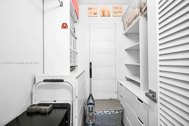 $1,890 | 777 South Federal Highway, Unit RP405, Pompano Beach, FL 33062