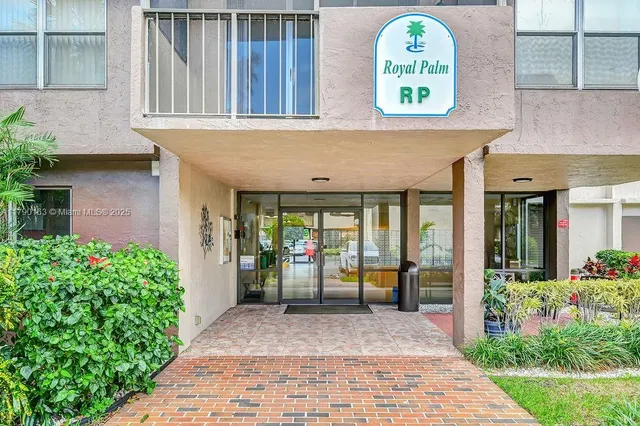 $1,890 | 777 South Federal Highway, Unit RP405, Pompano Beach, FL 33062