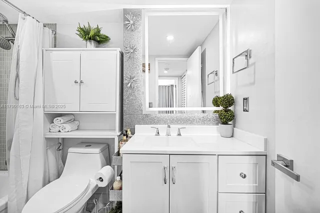 $1,890 | 777 South Federal Highway, Unit RP405, Pompano Beach, FL 33062