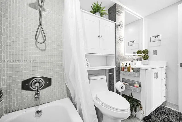 $1,890 | 777 South Federal Highway, Unit RP405, Pompano Beach, FL 33062