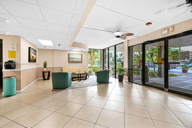 $1,890 | 777 South Federal Highway, Unit RP405, Pompano Beach, FL 33062