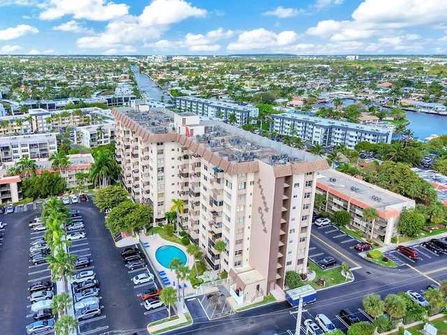 $1,890 | 777 South Federal Highway, Unit RP405, Pompano Beach, FL 33062