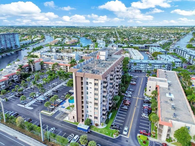 $1,890 | 777 South Federal Highway, Unit RP405, Pompano Beach, FL 33062