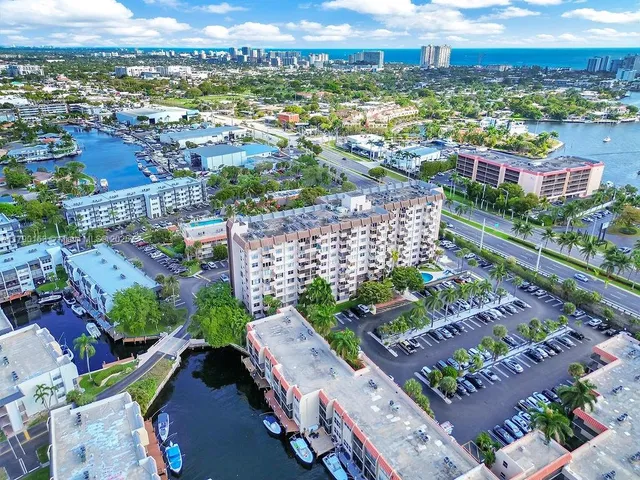 $1,890 | 777 South Federal Highway, Unit RP405, Pompano Beach, FL 33062