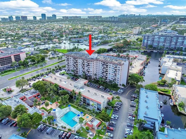 $1,890 | 777 South Federal Highway, Unit RP405, Pompano Beach, FL 33062