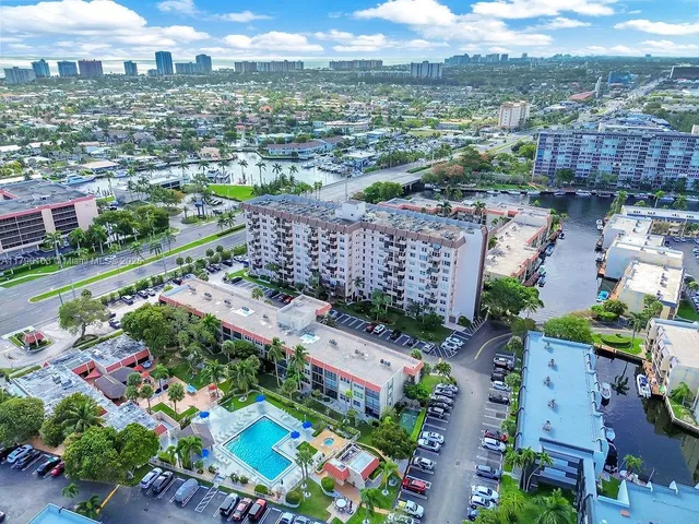 $1,890 | 777 South Federal Highway, Unit RP405, Pompano Beach, FL 33062