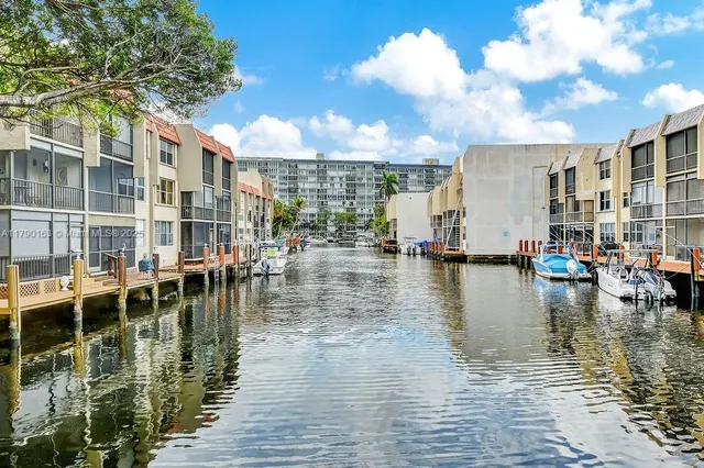 $1,890 | 777 South Federal Highway, Unit RP405, Pompano Beach, FL 33062