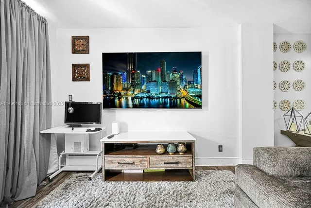 $1,890 | 777 South Federal Highway, Unit RP405, Pompano Beach, FL 33062