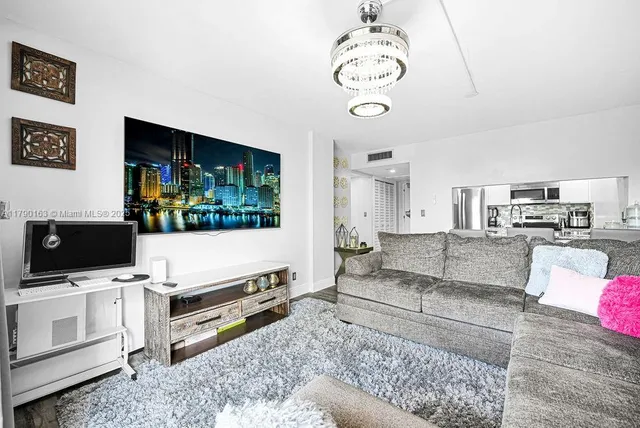 $1,890 | 777 South Federal Highway, Unit RP405, Pompano Beach, FL 33062