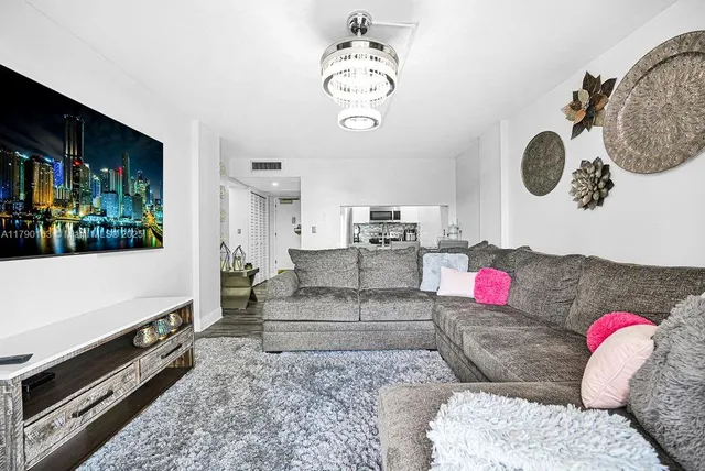 $1,890 | 777 South Federal Highway, Unit RP405, Pompano Beach, FL 33062