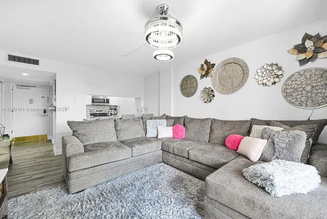 $1,890 | 777 South Federal Highway, Unit RP405, Pompano Beach, FL 33062