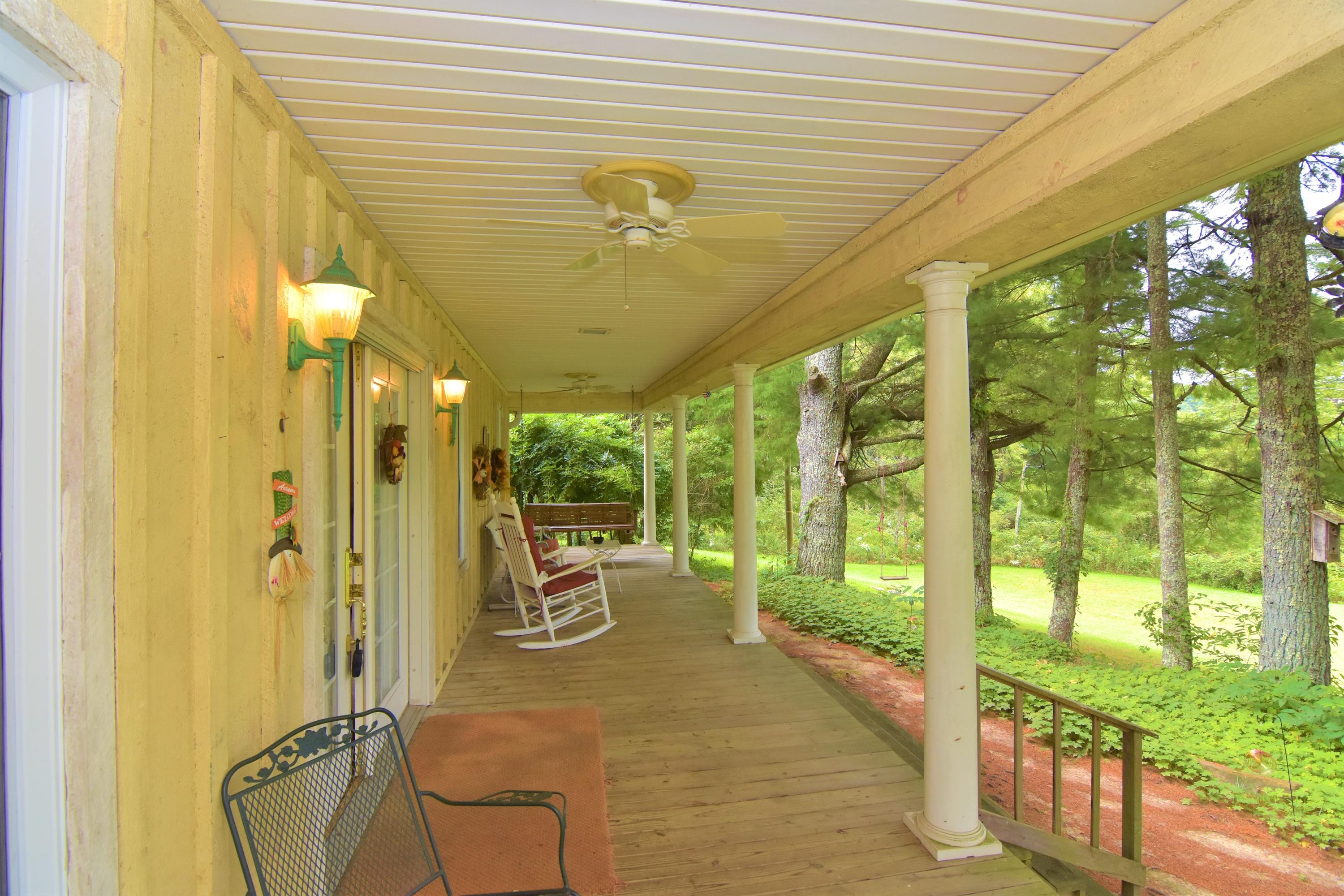 1004 True Road Hinton, WV 25951 - Photo 3 of 41 Gallery Image 3