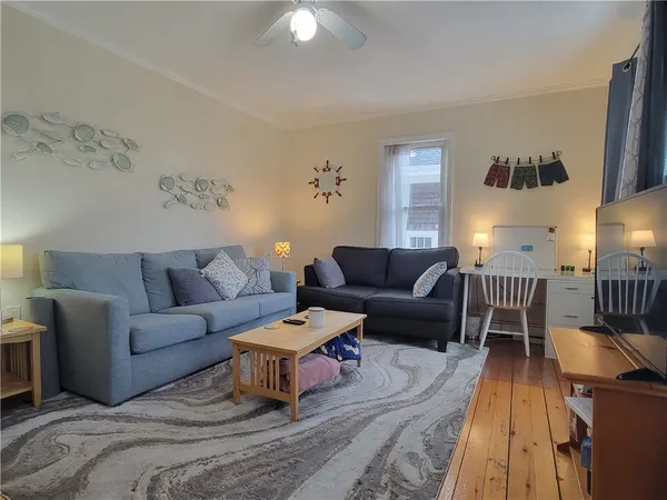 $2,350 | 11 Hammond Street, Unit 2, Newport, RI 02840