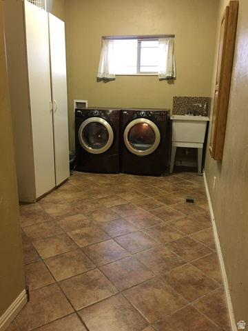 140 North 200 E Street Glenwood, UT 84730 - Photo 15 of 54 Laundry area with baseboards and independent washer and dryer