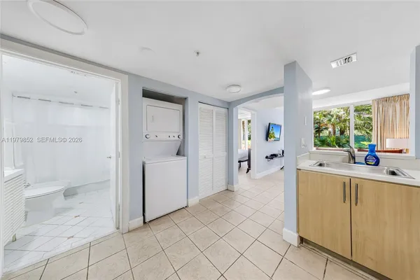 $4,000 | 2951 South Bayshore Drive, Unit 215, Coconut Grove, FL 33133
