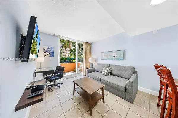 $4,000 | 2951 South Bayshore Drive, Unit 215, Coconut Grove, FL 33133