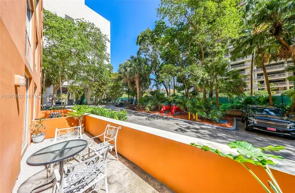 $4,000 | 2951 South Bayshore Drive, Unit 215, Coconut Grove, FL 33133