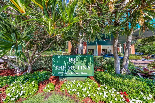 $4,000 | 2951 South Bayshore Drive, Unit 215, Coconut Grove, FL 33133