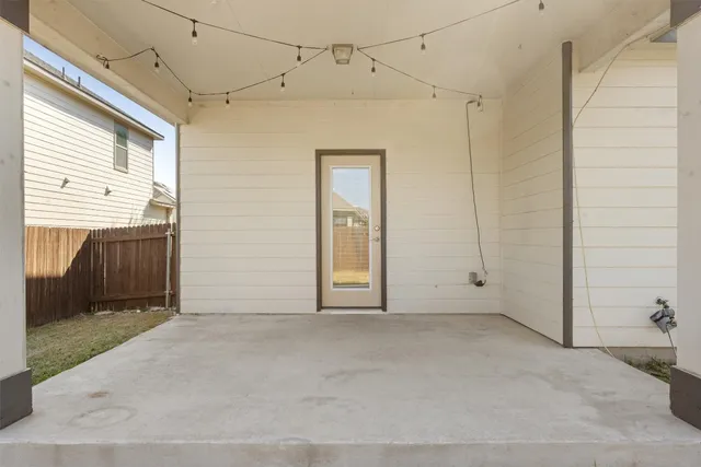 a view of a big room with closet and windows