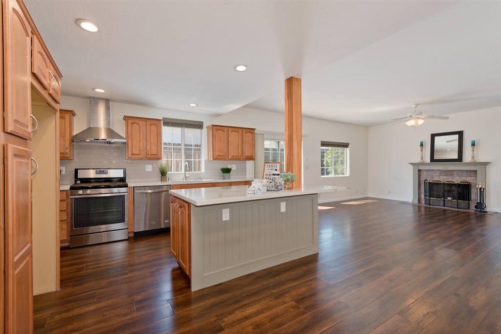 10014 Pinewood View Santee, CA 92071 - Photo 4 of 25