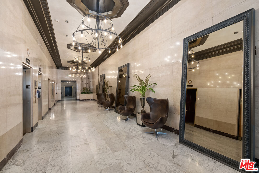 460 South Spring Street, Unit 1008 Los Angeles, CA 90013 - Photo 14 of 18 a view of a hallway with flower plants