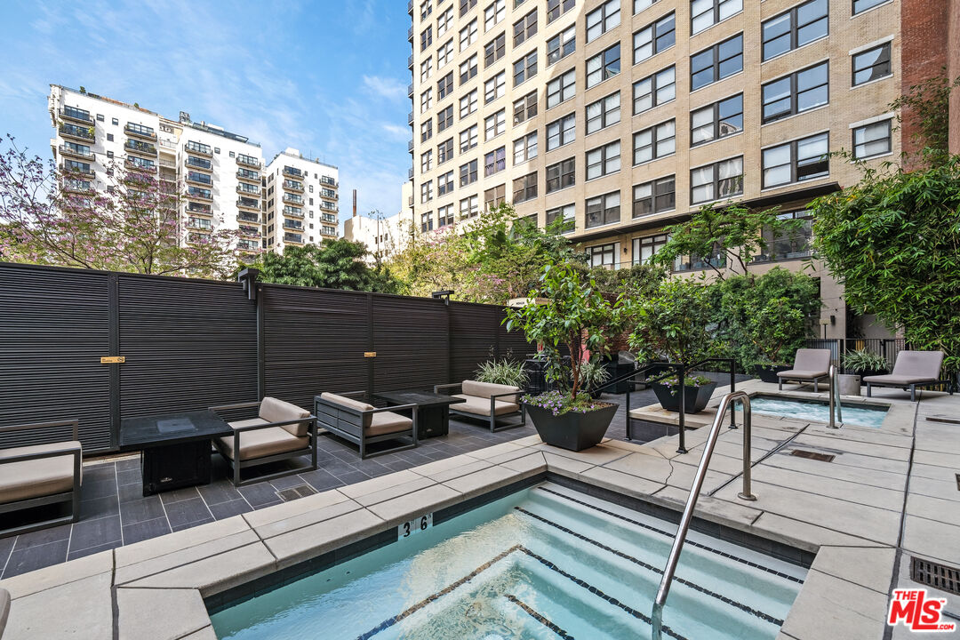 460 South Spring Street, Unit 1008 Los Angeles, CA 90013 - Photo 16 of 18 a view of a patio with couches and potted plants
