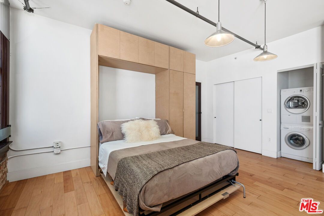 460 South Spring Street, Unit 1008 Los Angeles, CA 90013 - Photo 10 of 18 a bedroom with a bed and a table