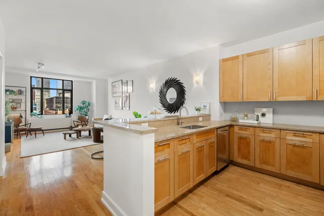 $699,000 | 105 Greene Street, Unit 1001, Jersey City, NJ 07302