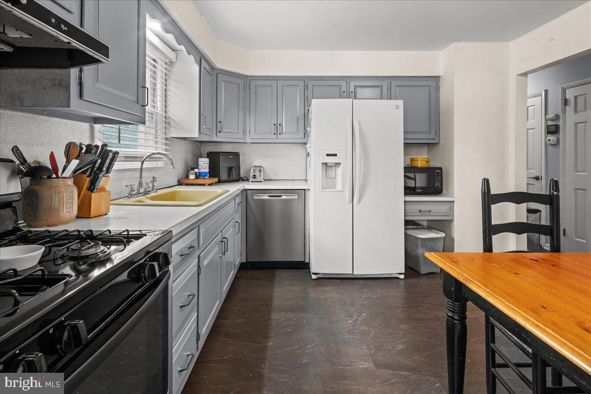 111 Howard Way Pennington, NJ 08534 - Photo 18 of 31 a kitchen with stainless steel appliances a stove a sink dishwasher and a refrigerator