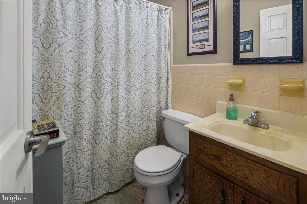 111 Howard Way Pennington, NJ 08534 - Photo 25 of 31 a bathroom with a toilet sink and mirror