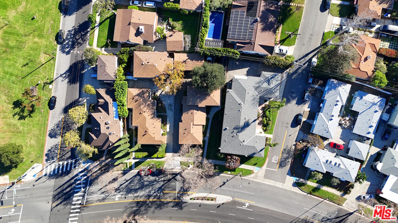 2912 West Riverside Drive Burbank, CA 91505 - Photo 5 of 16 a group of cars parked in front of a building