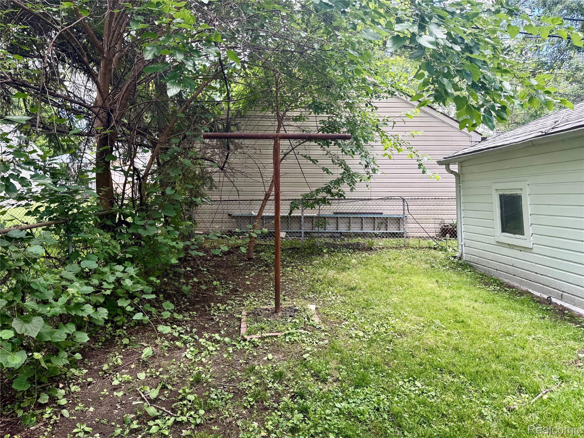 3226 Grayson Street Ferndale, MI 48220 - Photo 15 of 18 Backyard