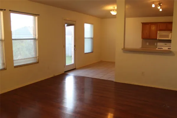 $2,250 | 508 Quartz Street, Arlington, TX 76002