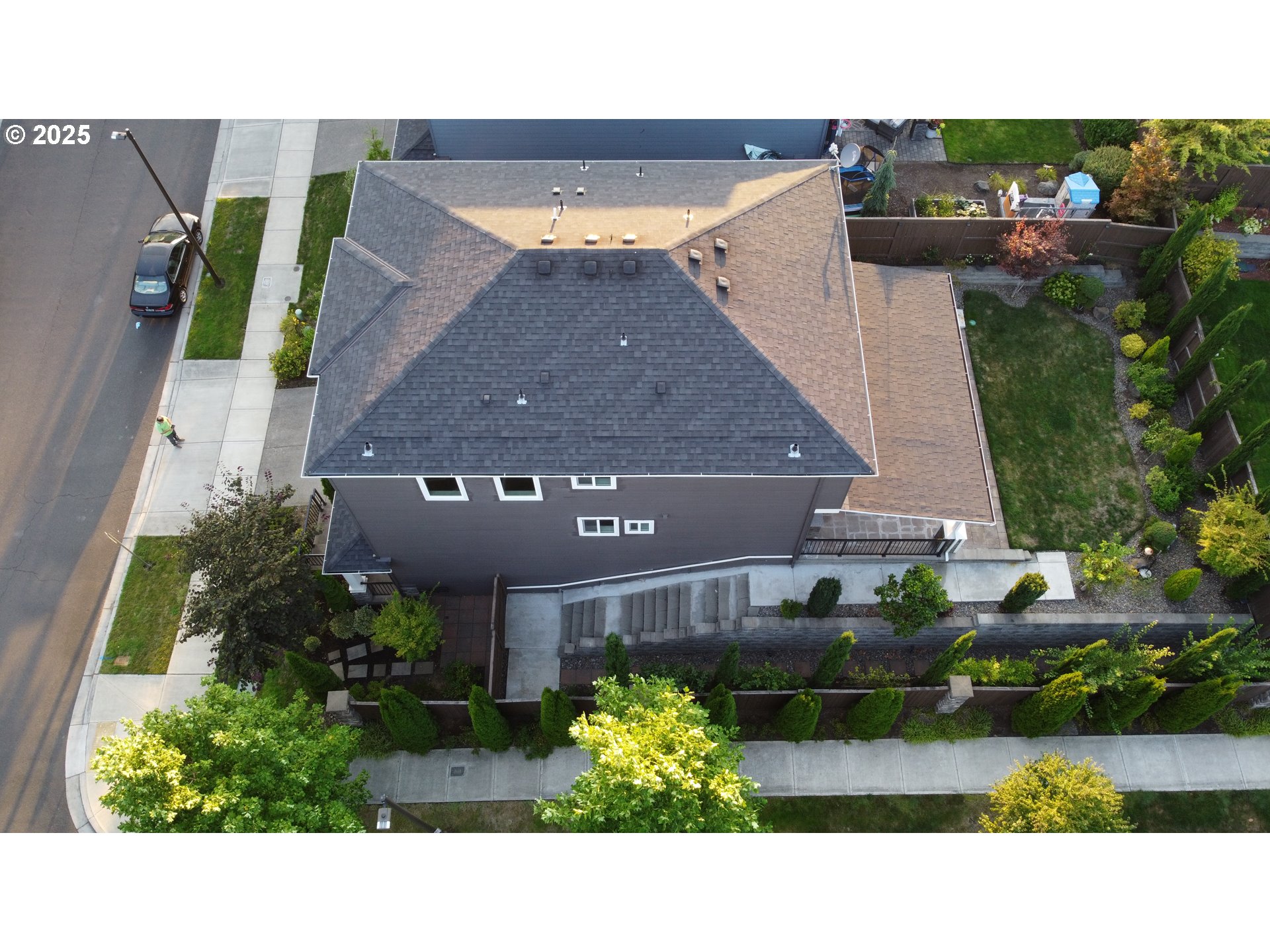 15557 Southwest Wren Lane Beaverton, OR 97007 - Photo 2 of 28 a view of a house with a garden