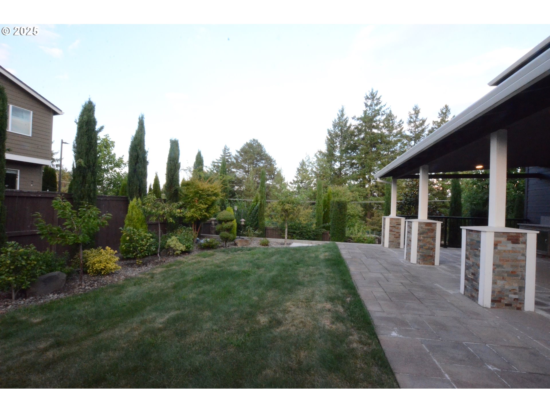 15557 Southwest Wren Lane Beaverton, OR 97007 - Photo 25 of 28 a view of a backyard with plants and patio
