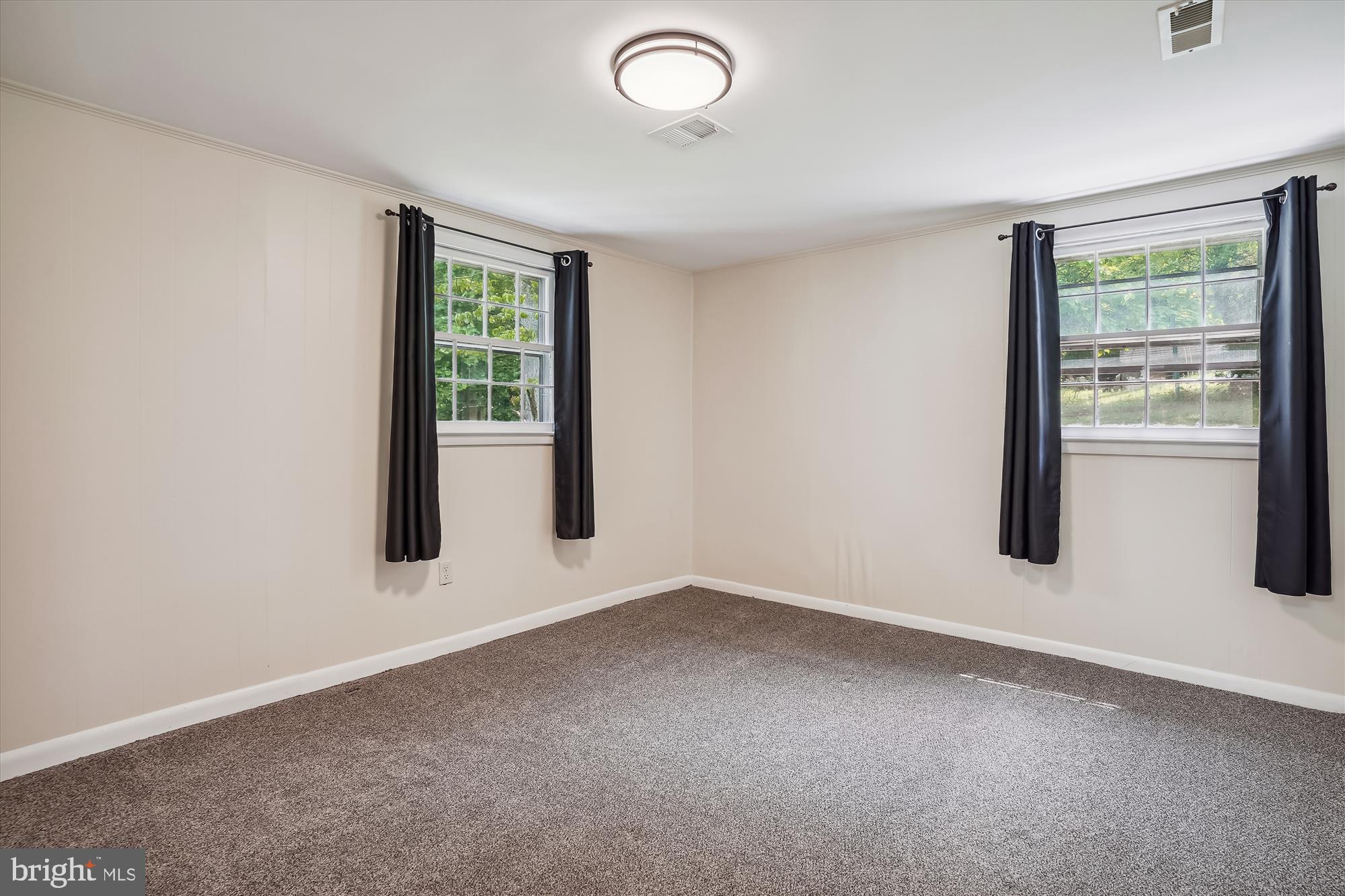 4501 Roberts Road Fairfax, VA 22032 - Photo 31 of 43 Bedroom 5 with Windows to Back Yard