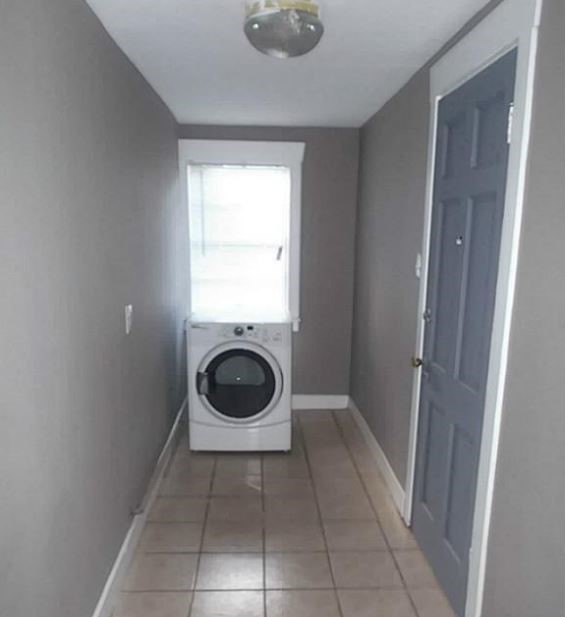 720 East 12th Street Houston, TX 77008 - Photo 6 of 10 a view of a small space with washer and dryer