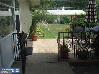 38 Gaping Rock Road Levittown, PA 19057 - Photo 4 of 12 Gallery Image 4