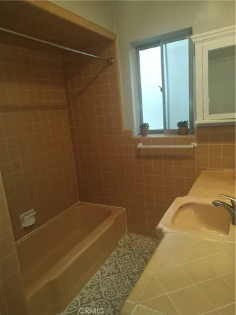 $2,158 | 1139 East Ocean Boulevard, Unit 109, Long Beach, CA 90802