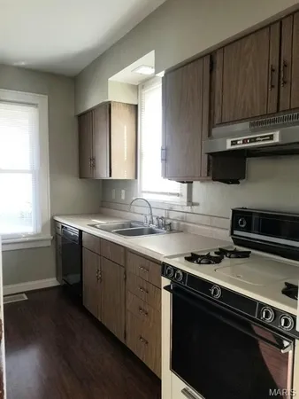 $1,600 | 13 North Service Road, St. Peters, MO 63376