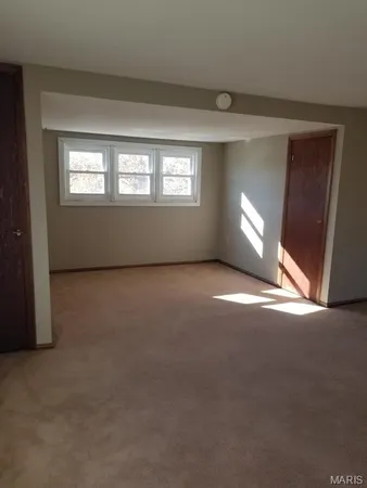 $1,600 | 13 North Service Road, St. Peters, MO 63376