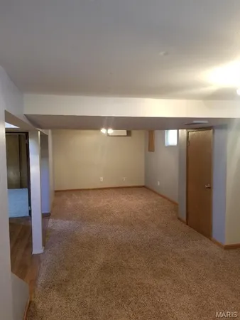 $1,600 | 13 North Service Road, St. Peters, MO 63376