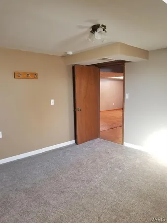 $1,600 | 13 North Service Road, St. Peters, MO 63376