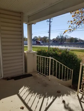 $1,600 | 13 North Service Road, St. Peters, MO 63376