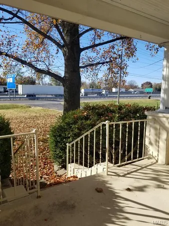 $1,600 | 13 North Service Road, St. Peters, MO 63376