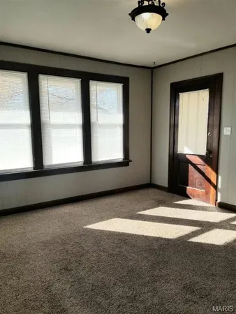 $1,600 | 13 North Service Road, St. Peters, MO 63376