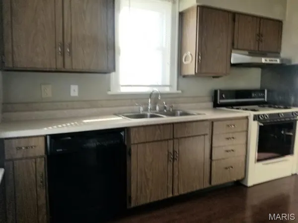 $1,600 | 13 North Service Road, St. Peters, MO 63376