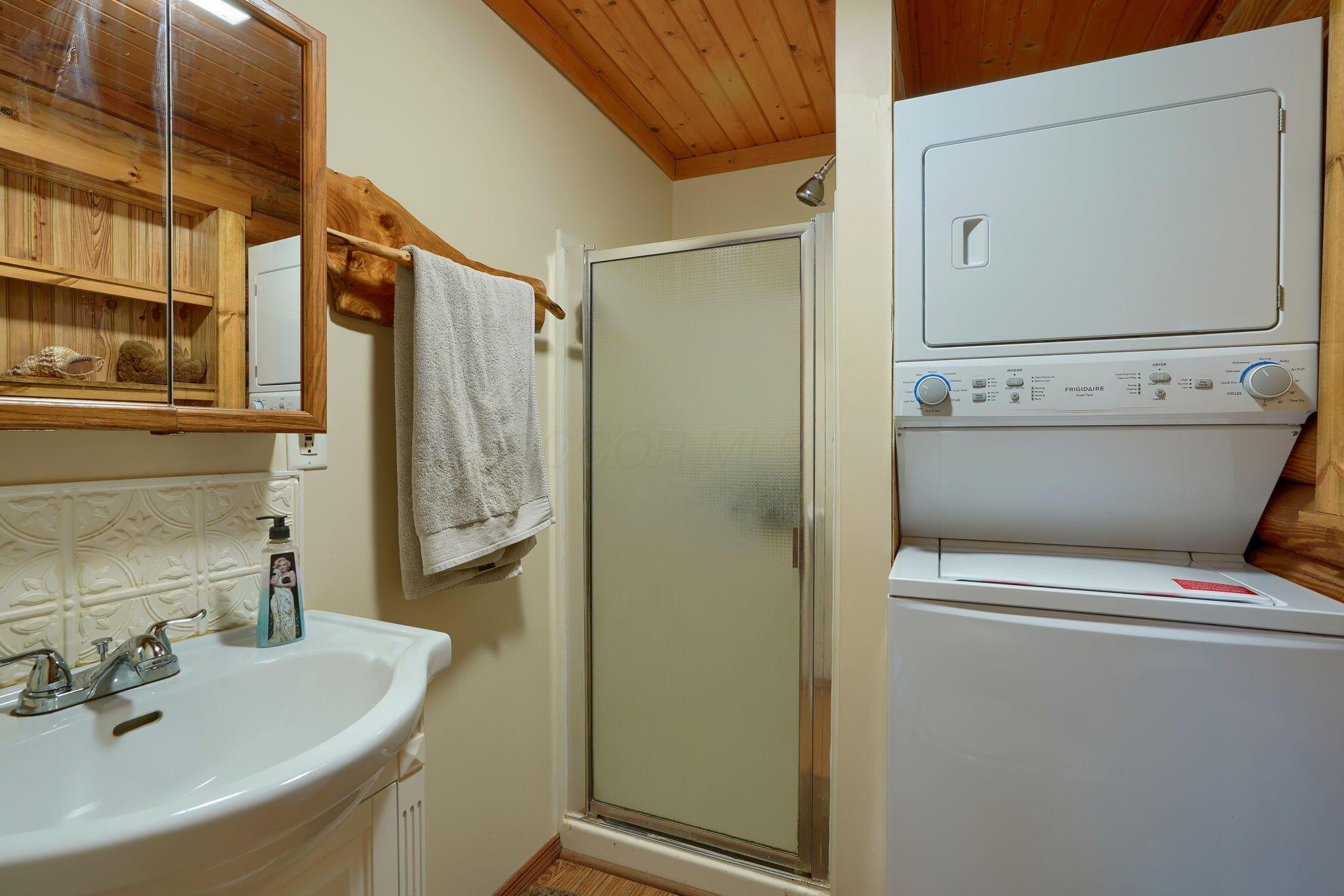 640 Taylor Road Gallipolis, OH 45631 - Photo 42 of 71 Second full bath